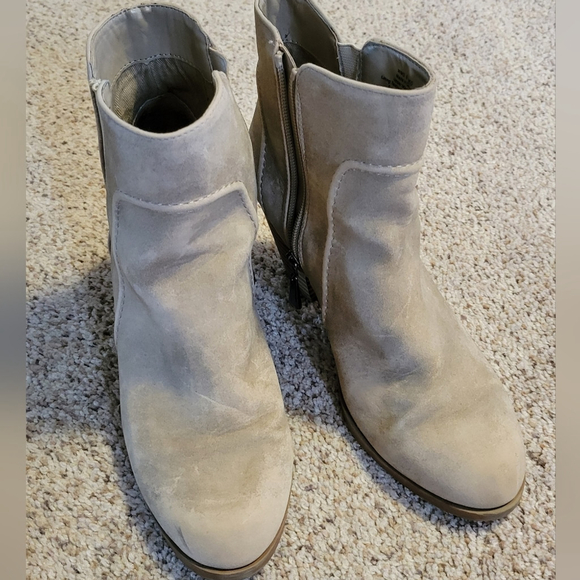 Vera Wang Taupe Ankle Boots Size 8 Simply Vera - Picture 2 of 7
